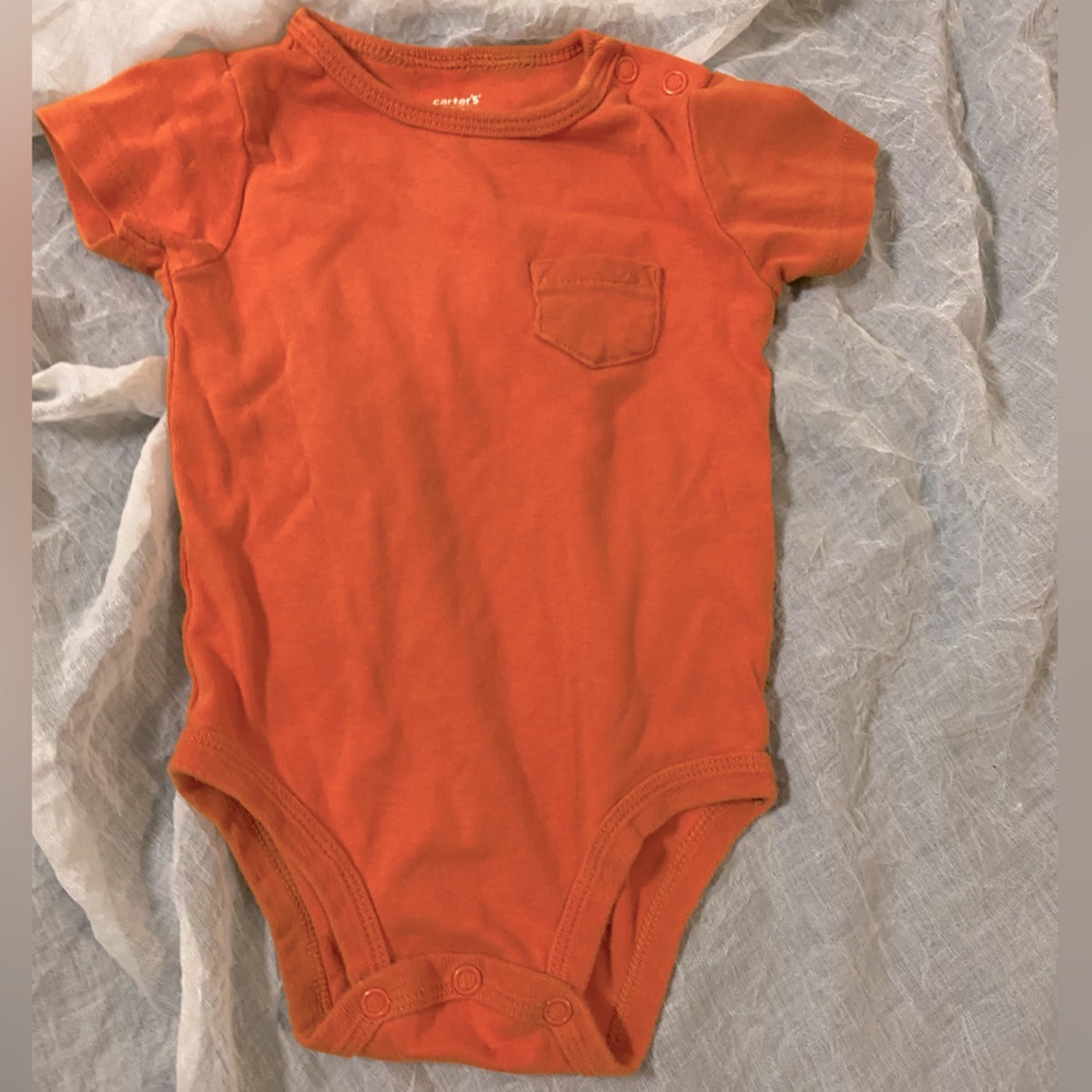 4/$10 🦄 Orange short sleeve Bodysuit